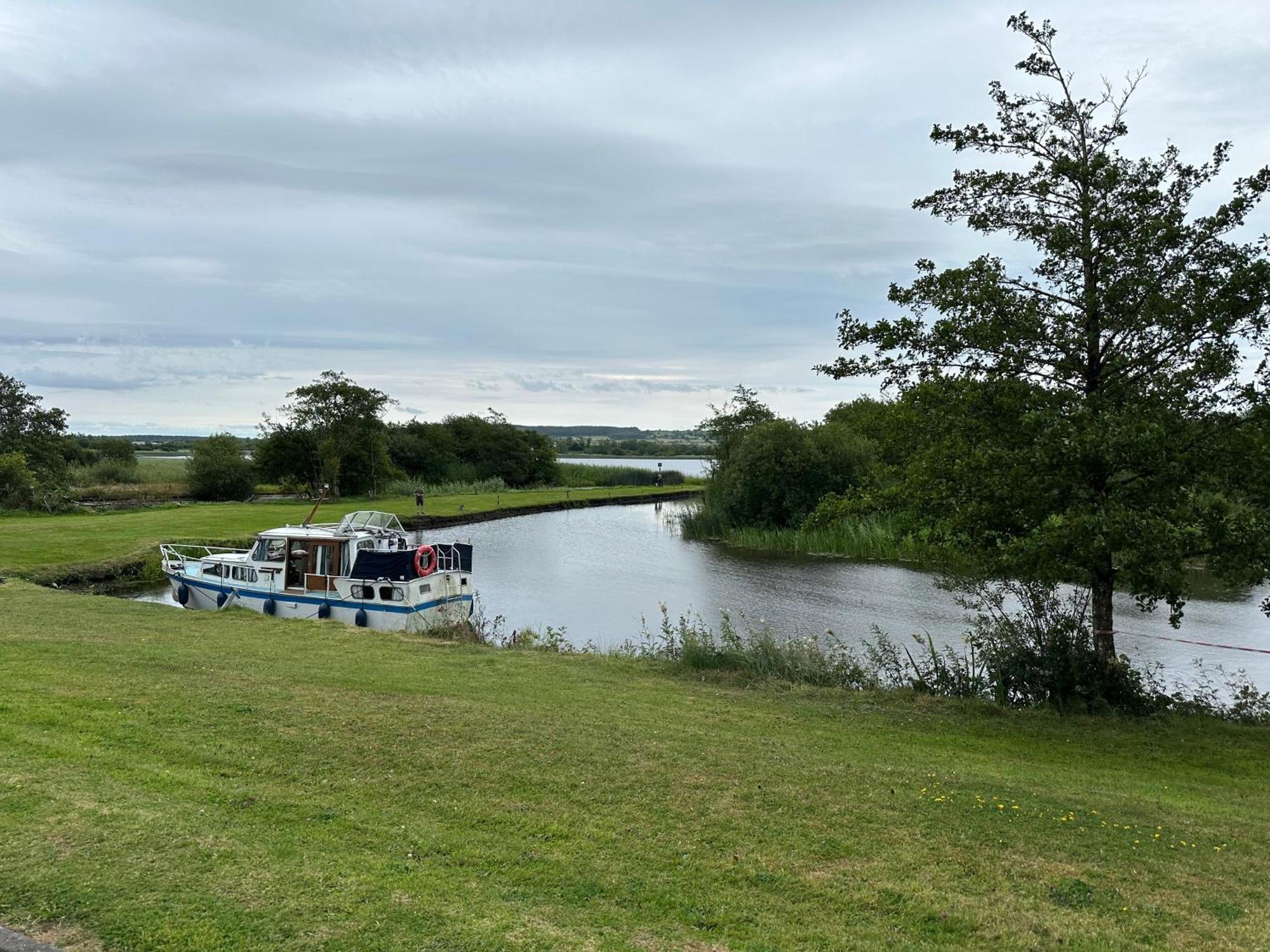 Home Near The River Shannon Rooskey Esterno foto